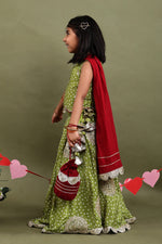 Load image into Gallery viewer, Abeer Green Bandhani Lehenga Set with Potli