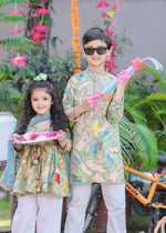 Load image into Gallery viewer, Boys Green Kurta with Paint Splash Embroidery - CuddlesClothing