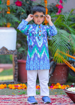 Load image into Gallery viewer, Boys Blue Ikkat Print Cotton Kurta with White Pajama - CuddlesClothing