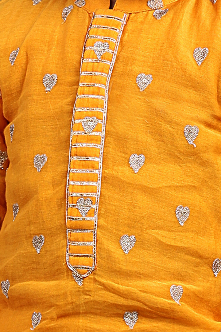 Kesar Buti Kurta Pajama Set