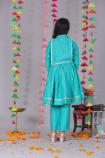 Load image into Gallery viewer, Girls Blue Cotton Silk Block Print Kurta Set - CuddlesClothing