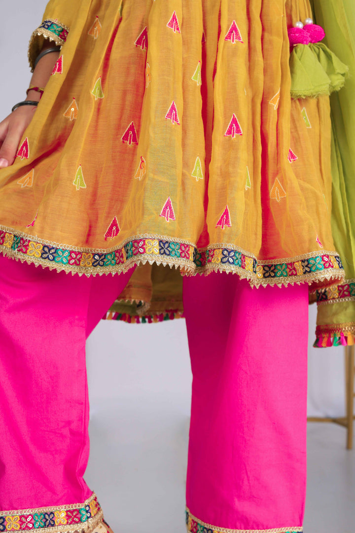 Sunehri Phool Suit Set For Girls In Mul Cotton - CuddlesClothing