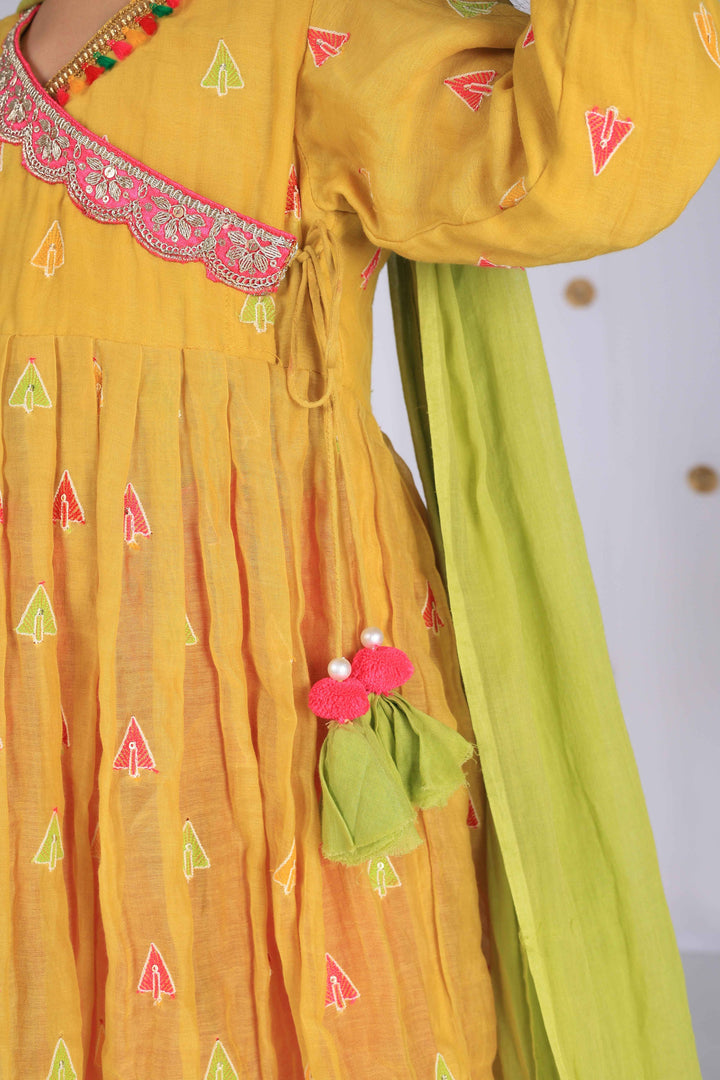 Sunehri Phool Suit Set For Girls In Mul Cotton - CuddlesClothing