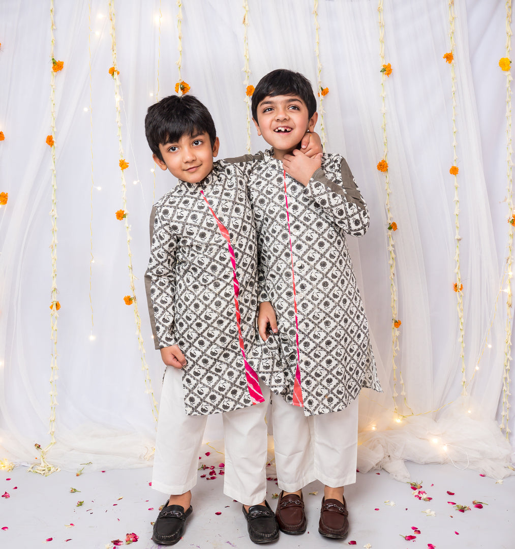 Boys Front-Open Chikankari Kurta with Pink Lehriya Accent - CuddlesClothing