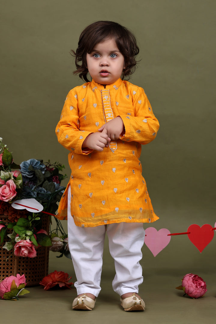 Kesar Buti Kurta Pajama Set
