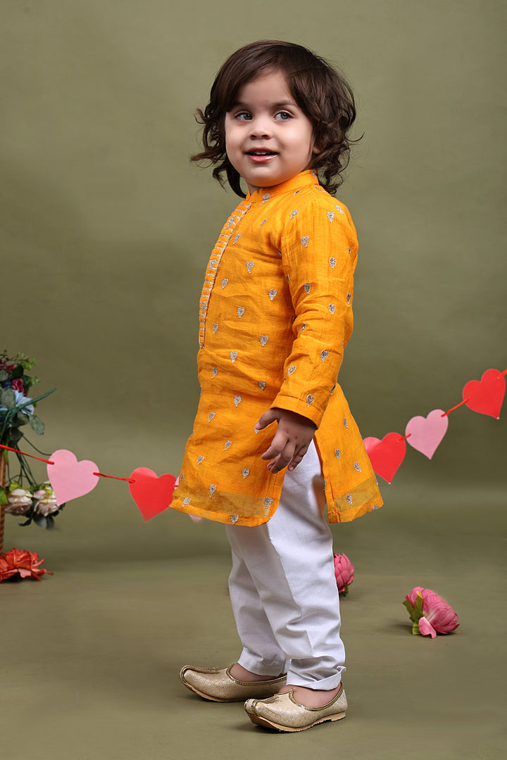 Kesar Buti Kurta Pajama Set