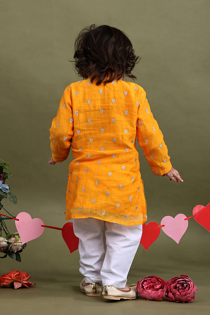 Kesar Buti Kurta Pajama Set
