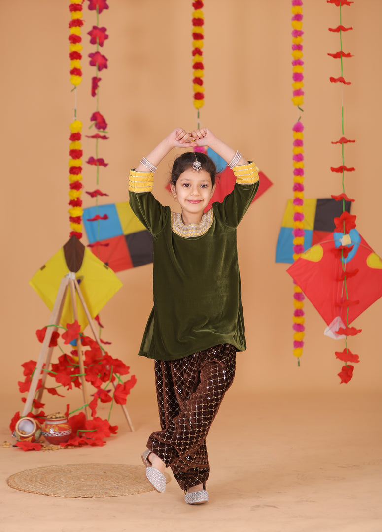 Girls Embroidered Neckline Kurta Salwar Set - CuddlesClothing