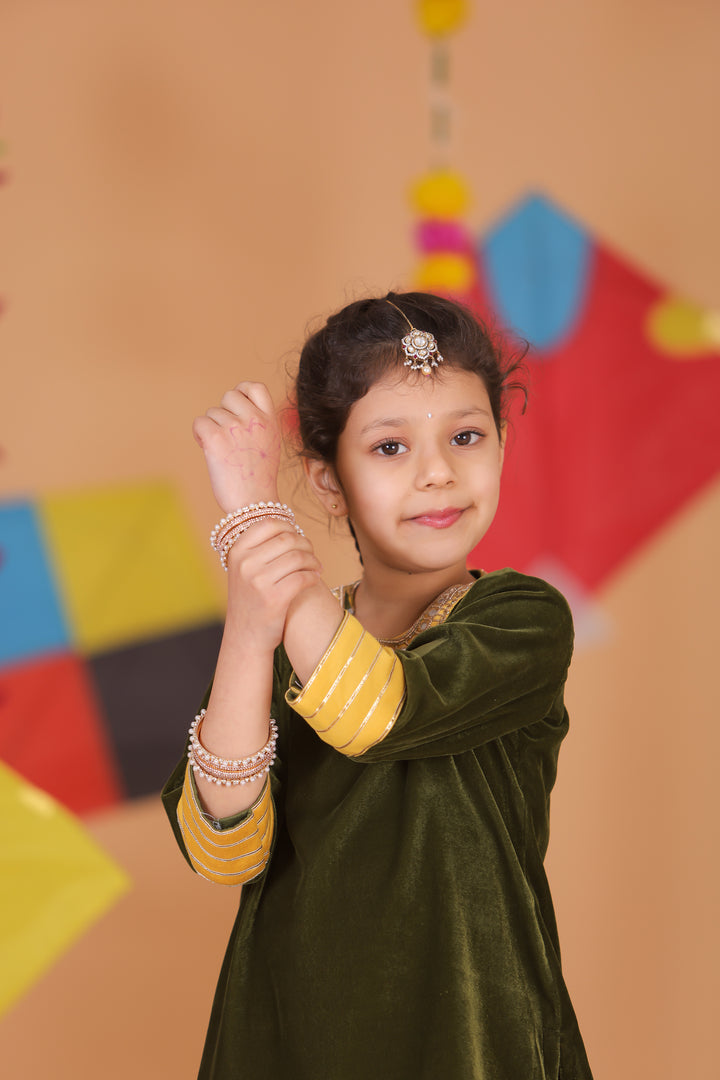 Girls Embroidered Neckline Kurta Salwar Set - CuddlesClothing