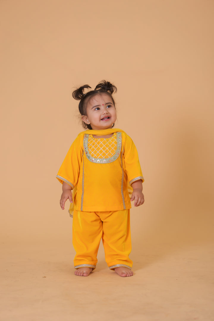 Girls Yellow Velvet Suit Set - CuddlesClothing