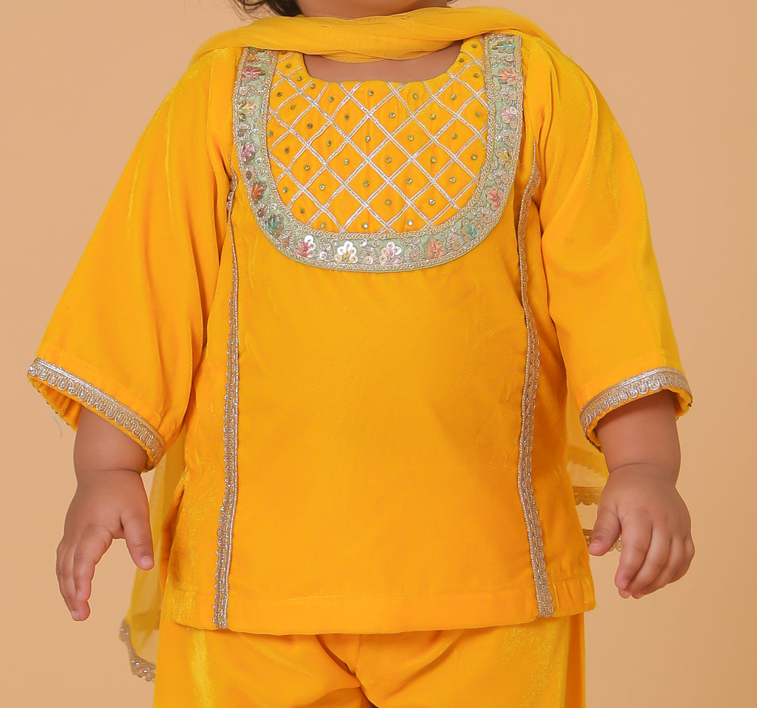 Girls Yellow Velvet Suit Set - CuddlesClothing