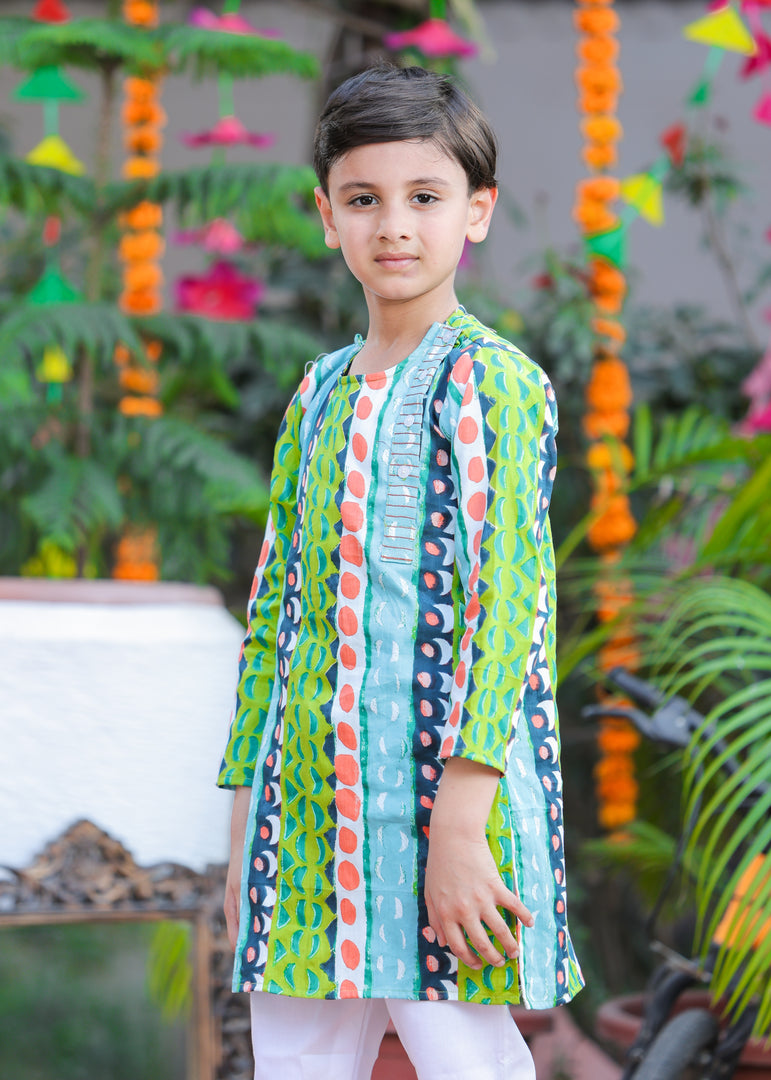 Boys' Green Printed Kurta with Side Panel Stitch Line - CuddlesClothing