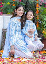 Load image into Gallery viewer, Women's Blue Tie-Dye Kurta Set with Mirror Work - CuddlesClothing