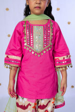 Load image into Gallery viewer, Gulabi Phool Patiala Set - CuddlesClothing