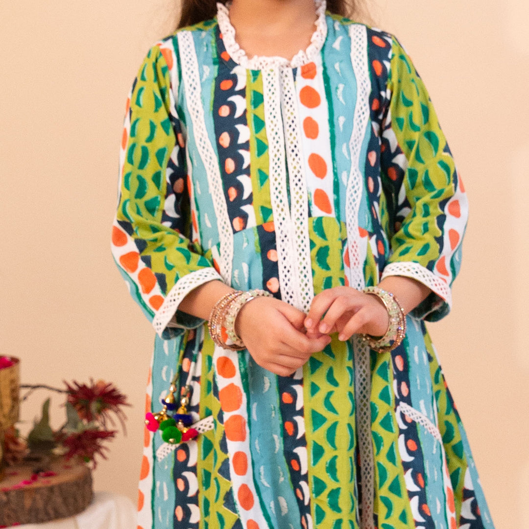 Girls' Green Printed Kurta Set with Lace Details - CuddlesClothing