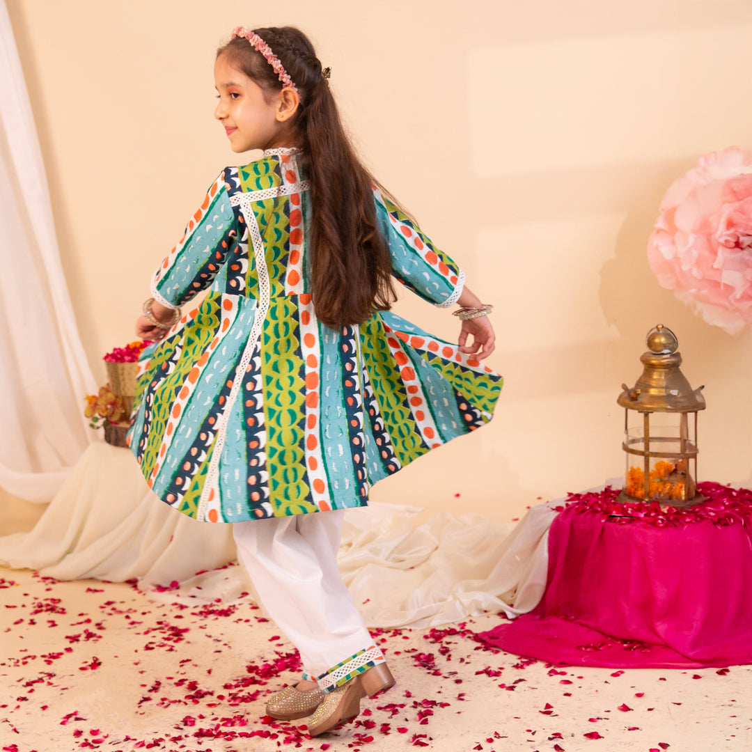 Girls' Green Printed Kurta Set with Lace Details - CuddlesClothing